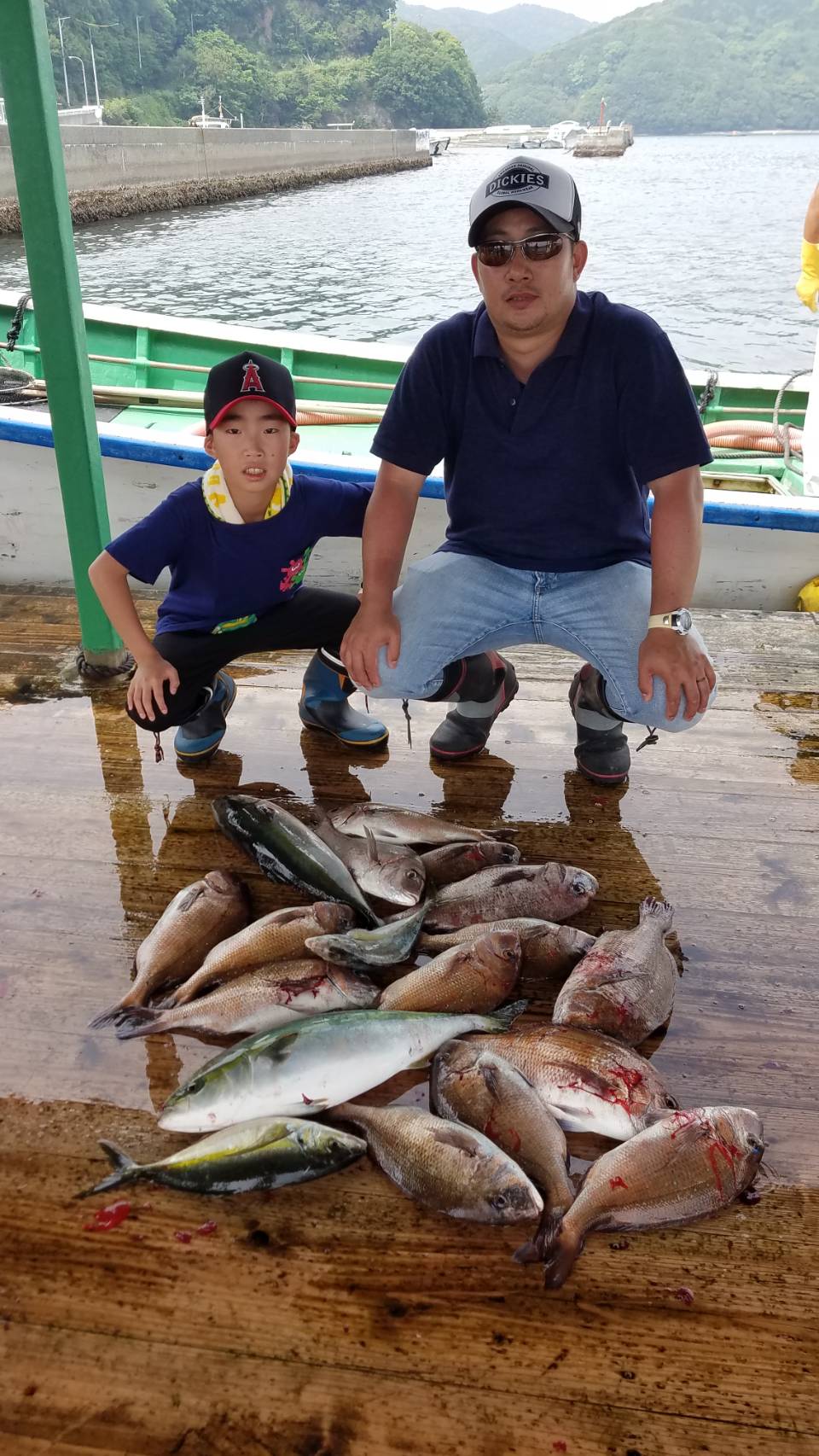 三重県度会郡南伊勢町迫間浦の海上釣り堀 福寿丸。ブリ、カンパチ、シマアジ、マダイなどが釣り放題、釣った魚はすべてお持ち帰り！